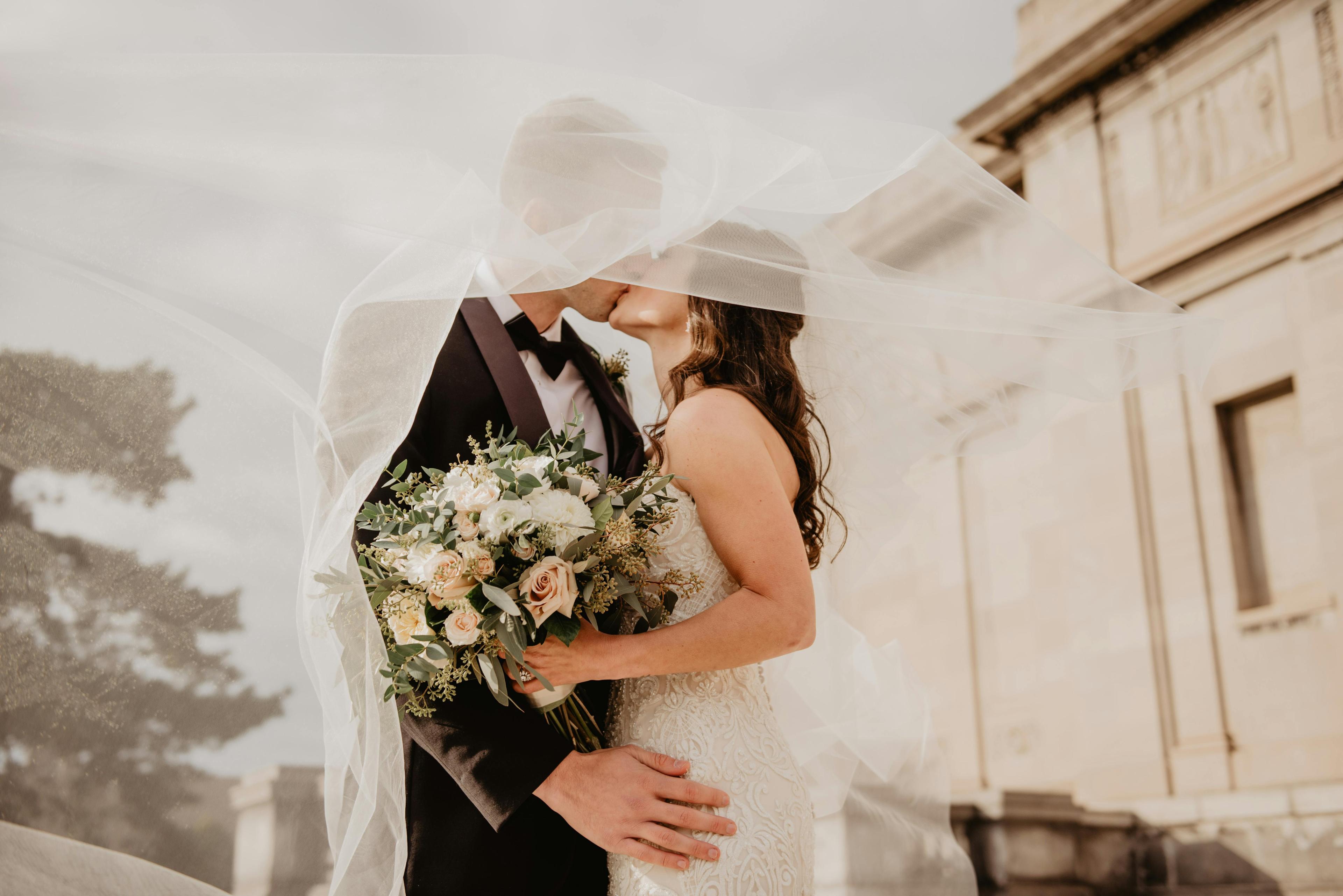How to plan wedding on budget